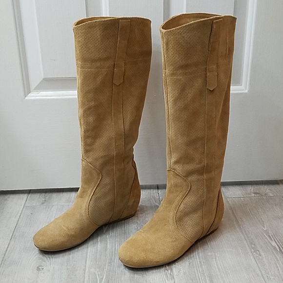 Sundance Shoes - Luxurious Italian suede Camel boots like new!